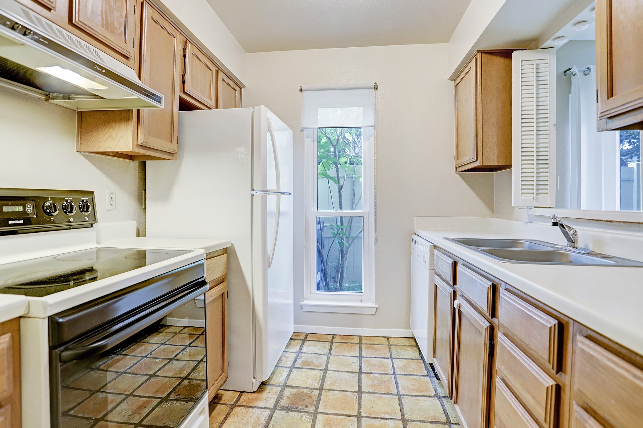 305 Avondale Street, Unit B Houston, TX 77006 - Photo 3 of 12 a kitchen with stainless steel appliances a stove and a refrigerator