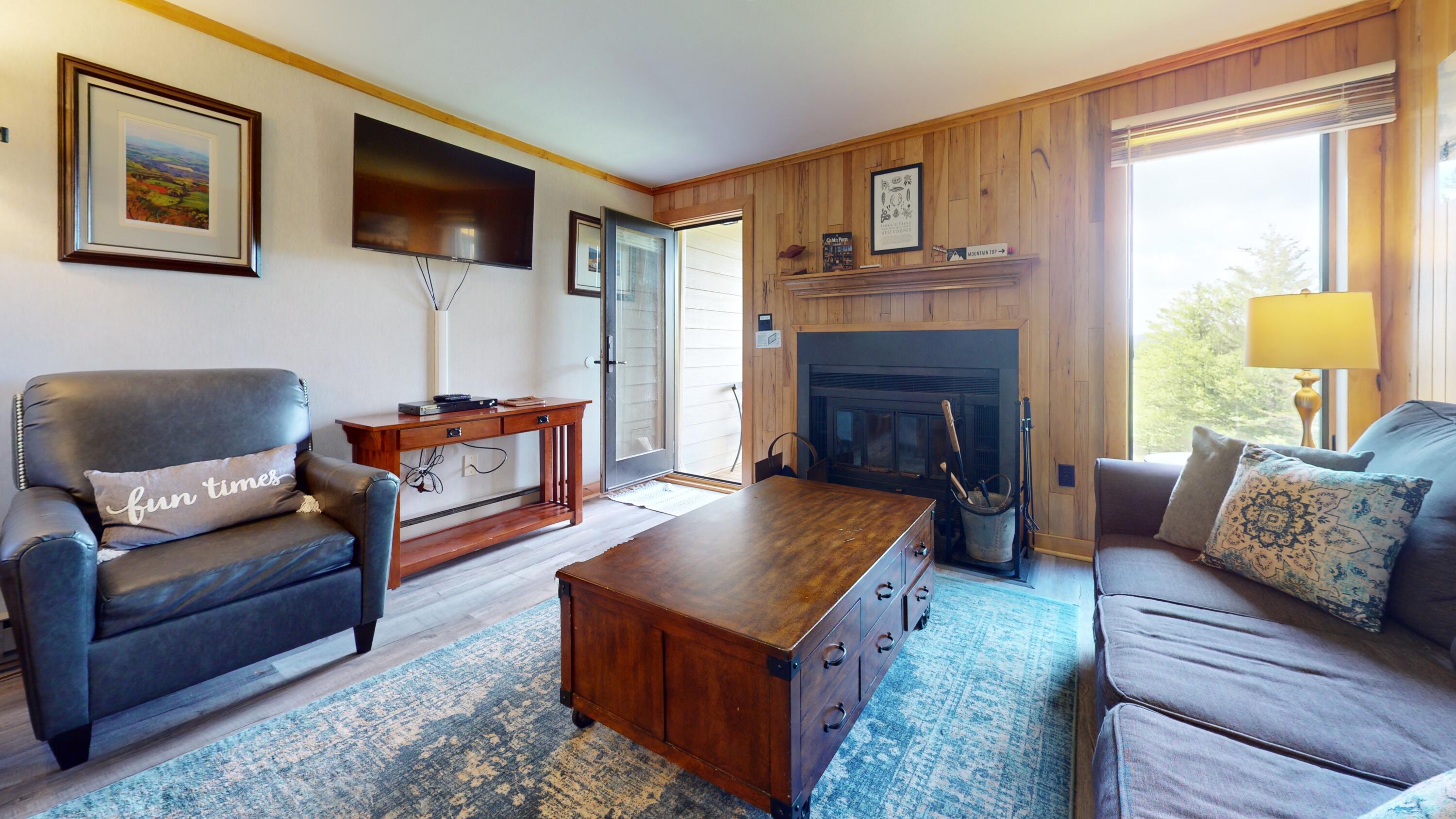 72 Powderidge Road Snowshoe, WV 26209 - Photo 2 of 23 Living Room