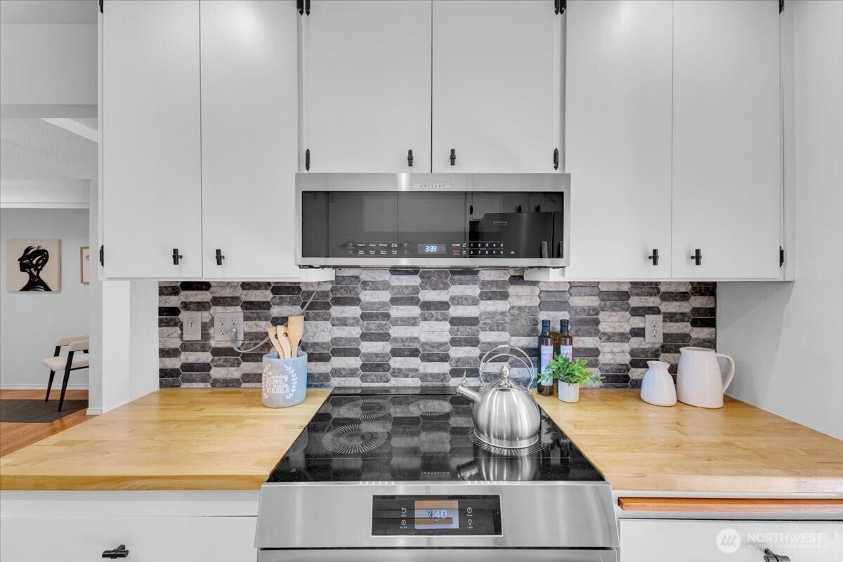 654 West Olympic Place, Unit 101 Seattle, WA 98119 - Photo 15 of 34