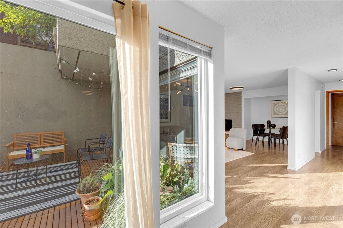 654 West Olympic Place, Unit 101 Seattle, WA 98119 - Photo 16 of 33