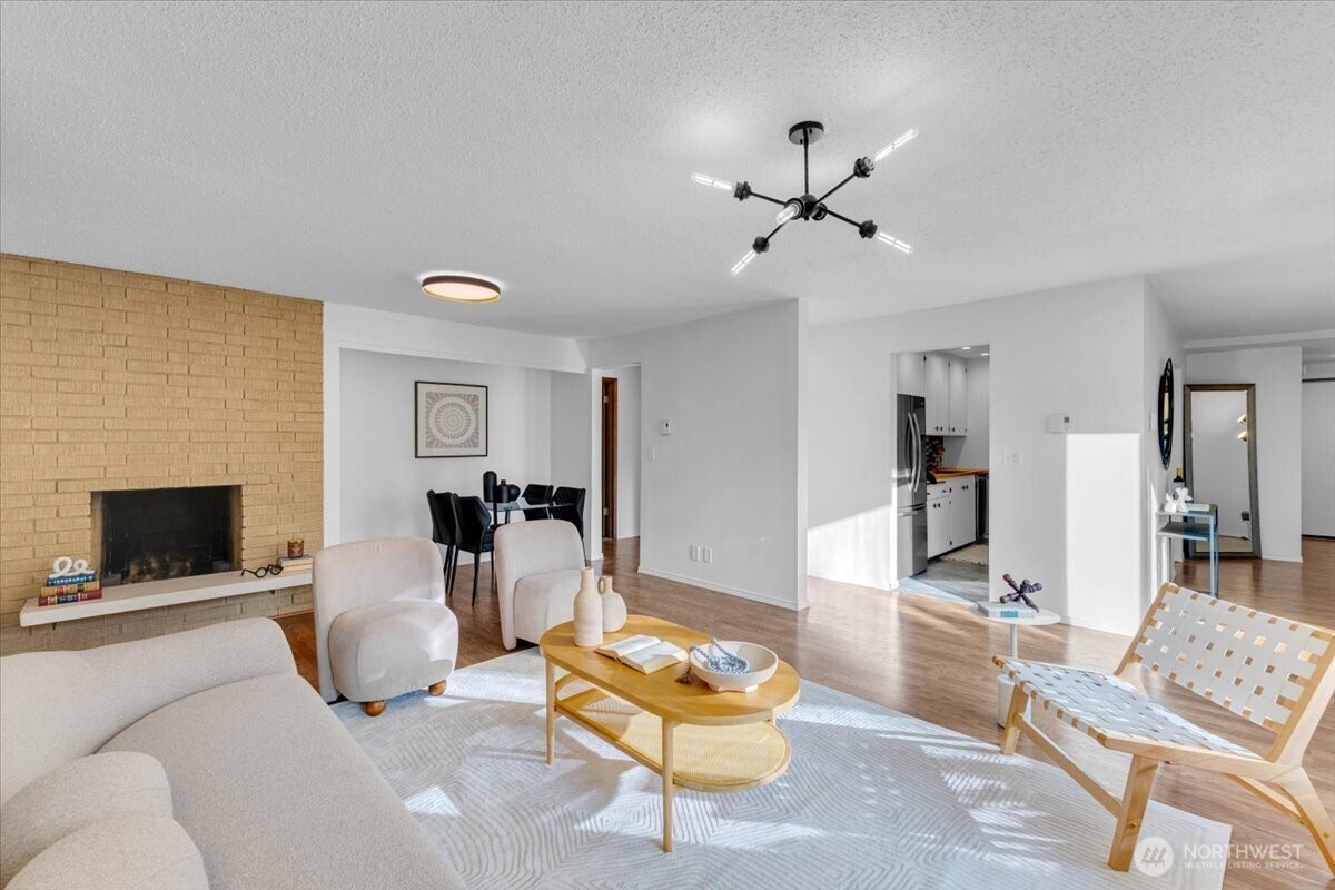 654 West Olympic Place, Unit 101 Seattle, WA 98119 - Photo 19 of 33