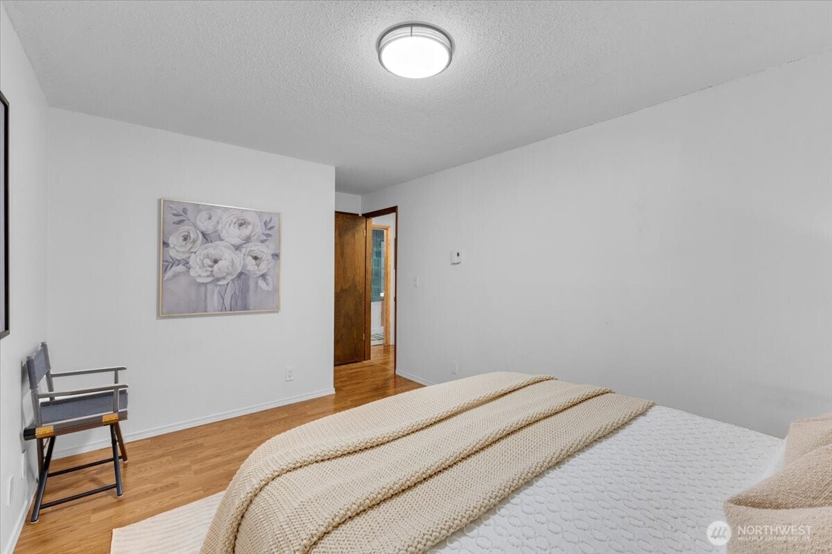 654 West Olympic Place, Unit 101 Seattle, WA 98119 - Photo 28 of 33