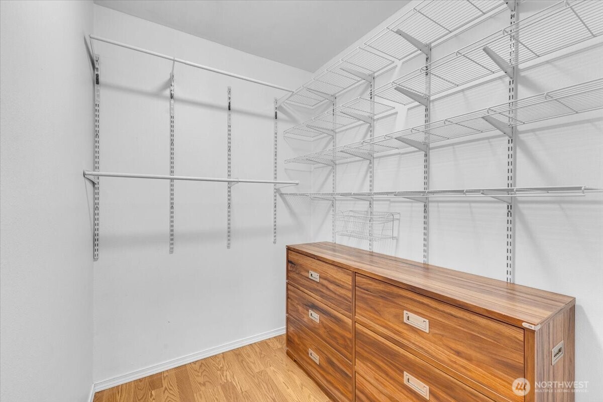 654 West Olympic Place, Unit 101 Seattle, WA 98119 - Photo 30 of 34