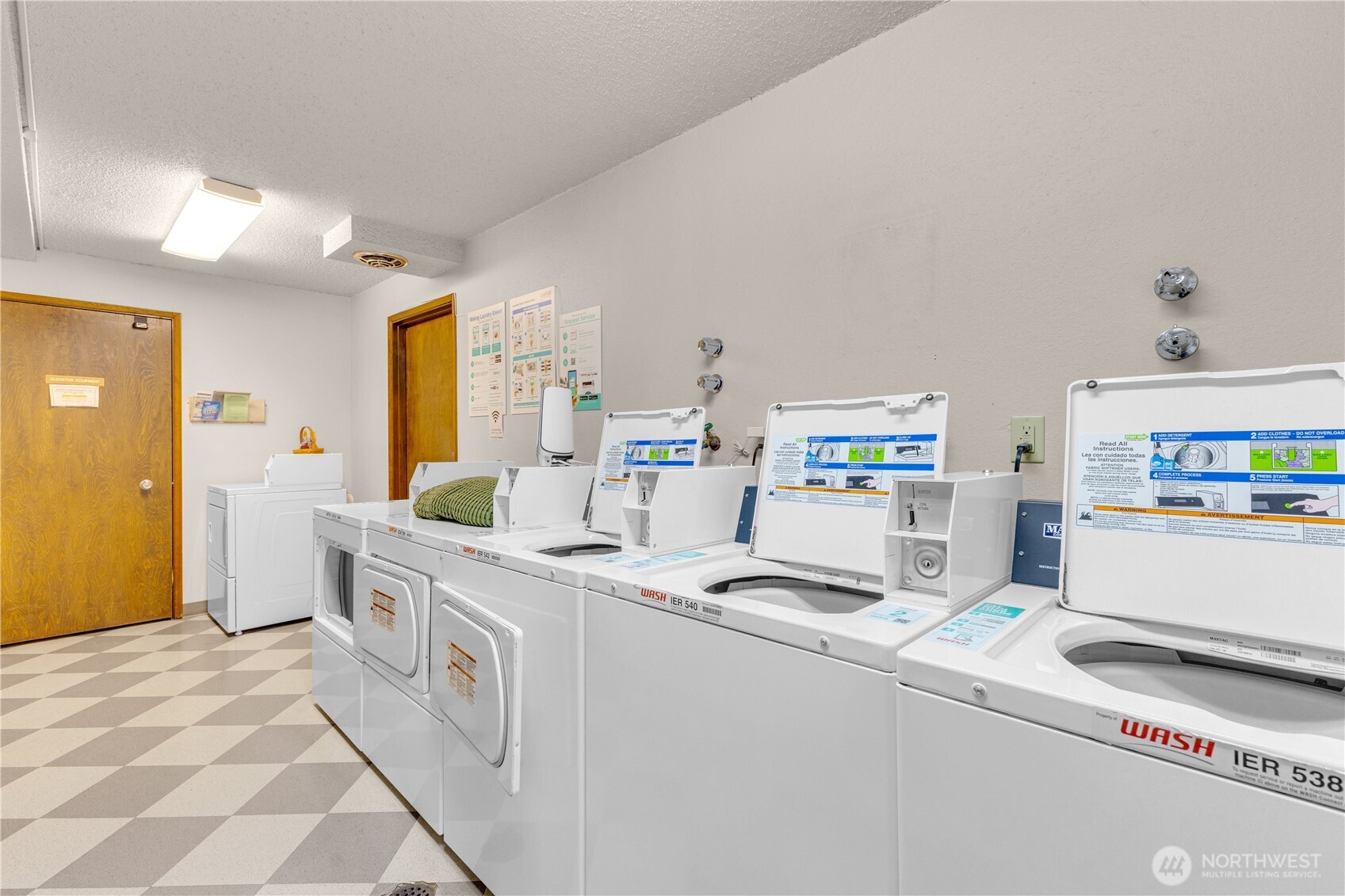 654 West Olympic Place, Unit 101 Seattle, WA 98119 - Photo 33 of 34