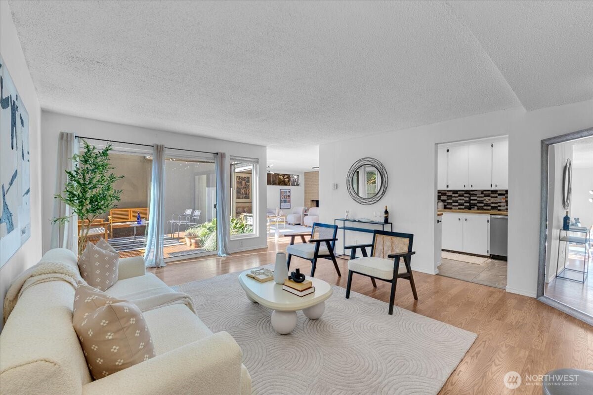 654 West Olympic Place, Unit 101 Seattle, WA 98119 - Photo 5 of 34