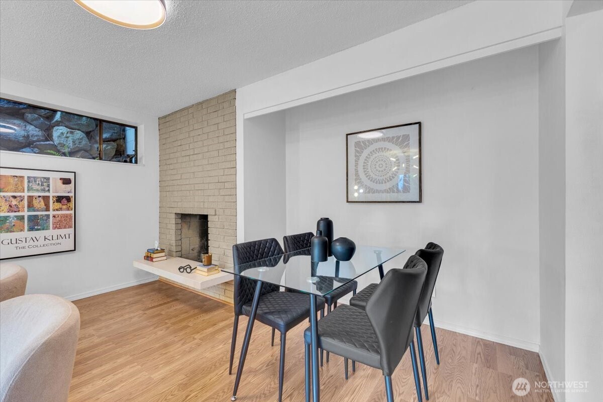 654 West Olympic Place, Unit 101 Seattle, WA 98119 - Photo 9 of 34