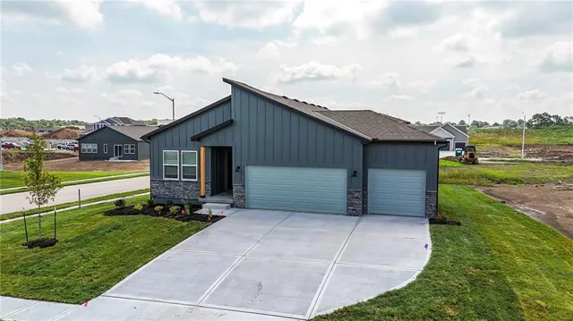 $532,282 | 10523 North Jarboe Street, Kansas City, MO 64155