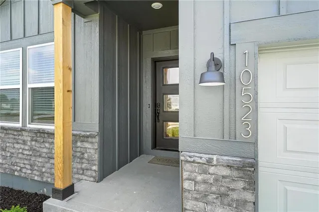 $532,282 | 10523 North Jarboe Street, Kansas City, MO 64155