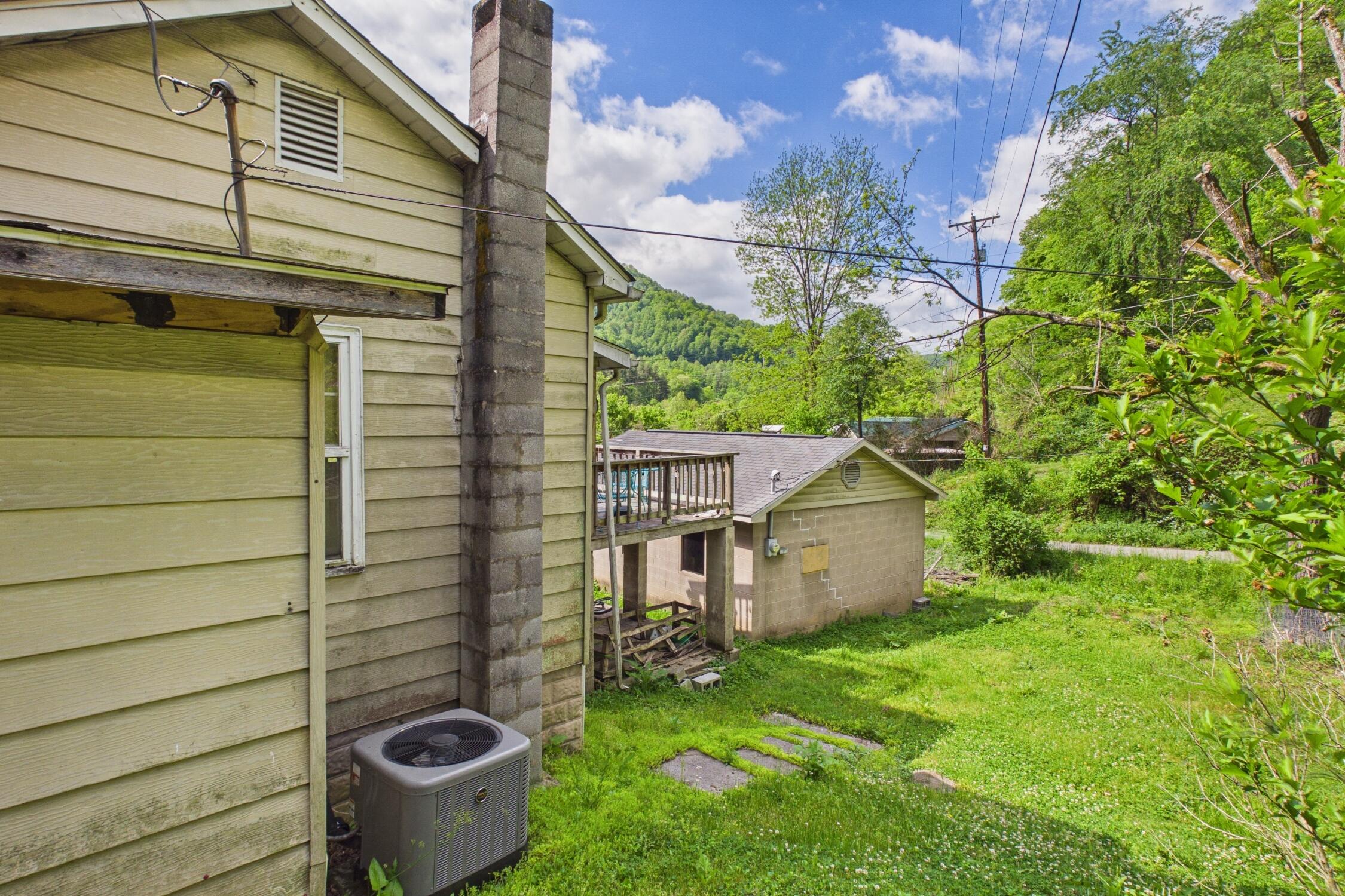 204 Greencamp Road Arjay, KY 40902 - Photo 4 of 32 home