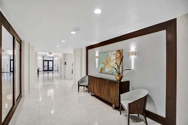 $750,000 | 2000 South Ocean Boulevard, Unit 10E, Lauderdale-by-the-Sea, FL 33062