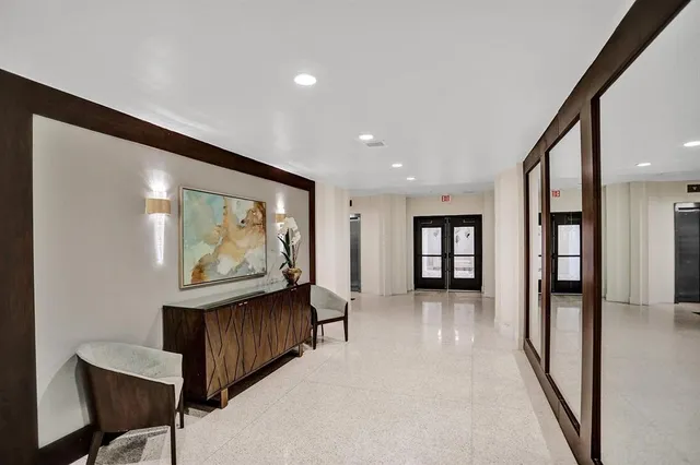 $750,000 | 2000 South Ocean Boulevard, Unit 10E, Lauderdale-by-the-Sea, FL 33062