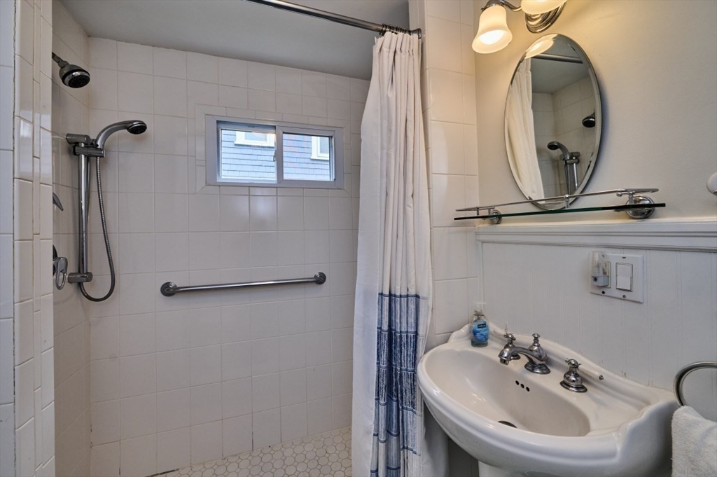 36 Granville Road, Unit 1 Cambridge, MA 02138 - Photo 14 of 17
