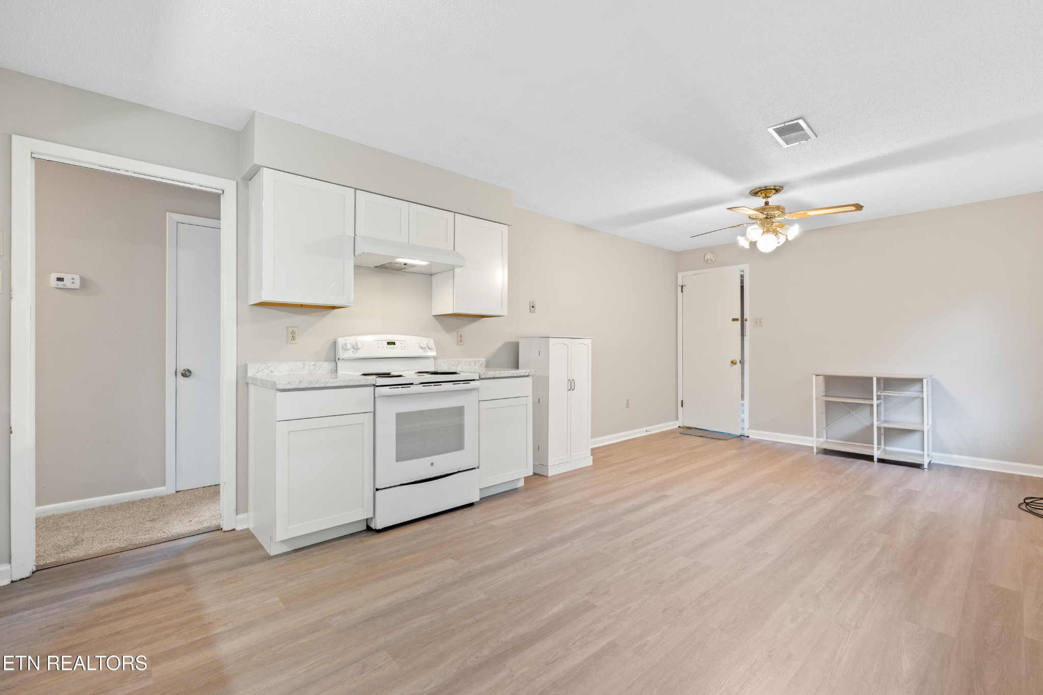 325 Blue Ridge Lane Seymour, TN 37865 - Photo 17 of 27 a kitchen with a stove a sink and a refrigerator