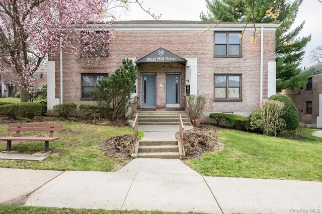 $299,000 | 23 West Mill Drive, Unit 9A, Great Neck, NY 11021