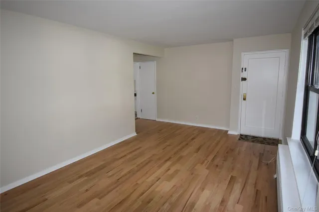 $299,000 | 23 West Mill Drive, Unit 9A, Great Neck, NY 11021