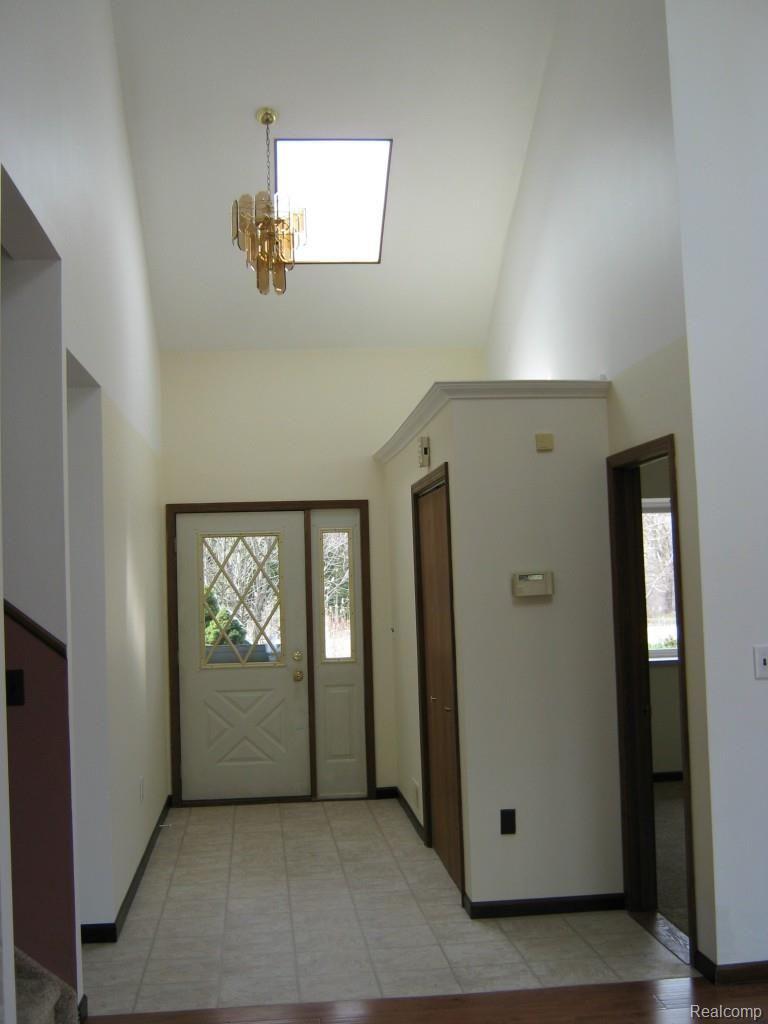 21337 Merriman Road New Boston, MI 48164 - Photo 13 of 17 m entry.jpg