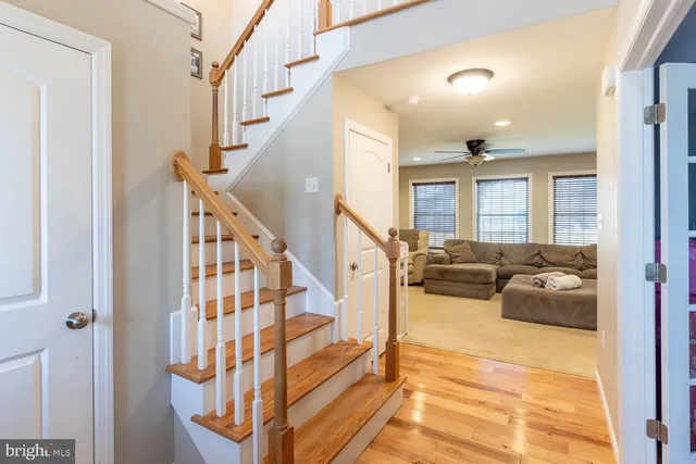 a view of a livingroom with furniture and a livingroom