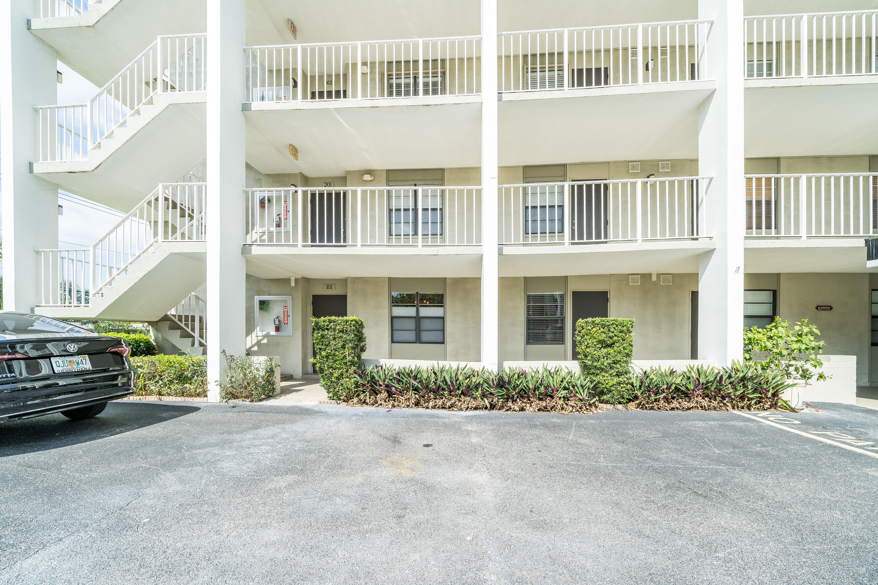 501 Southwest 11th Place, Unit 101 Boca Raton, FL 33432 - Photo 25 of 30 Front of Building A