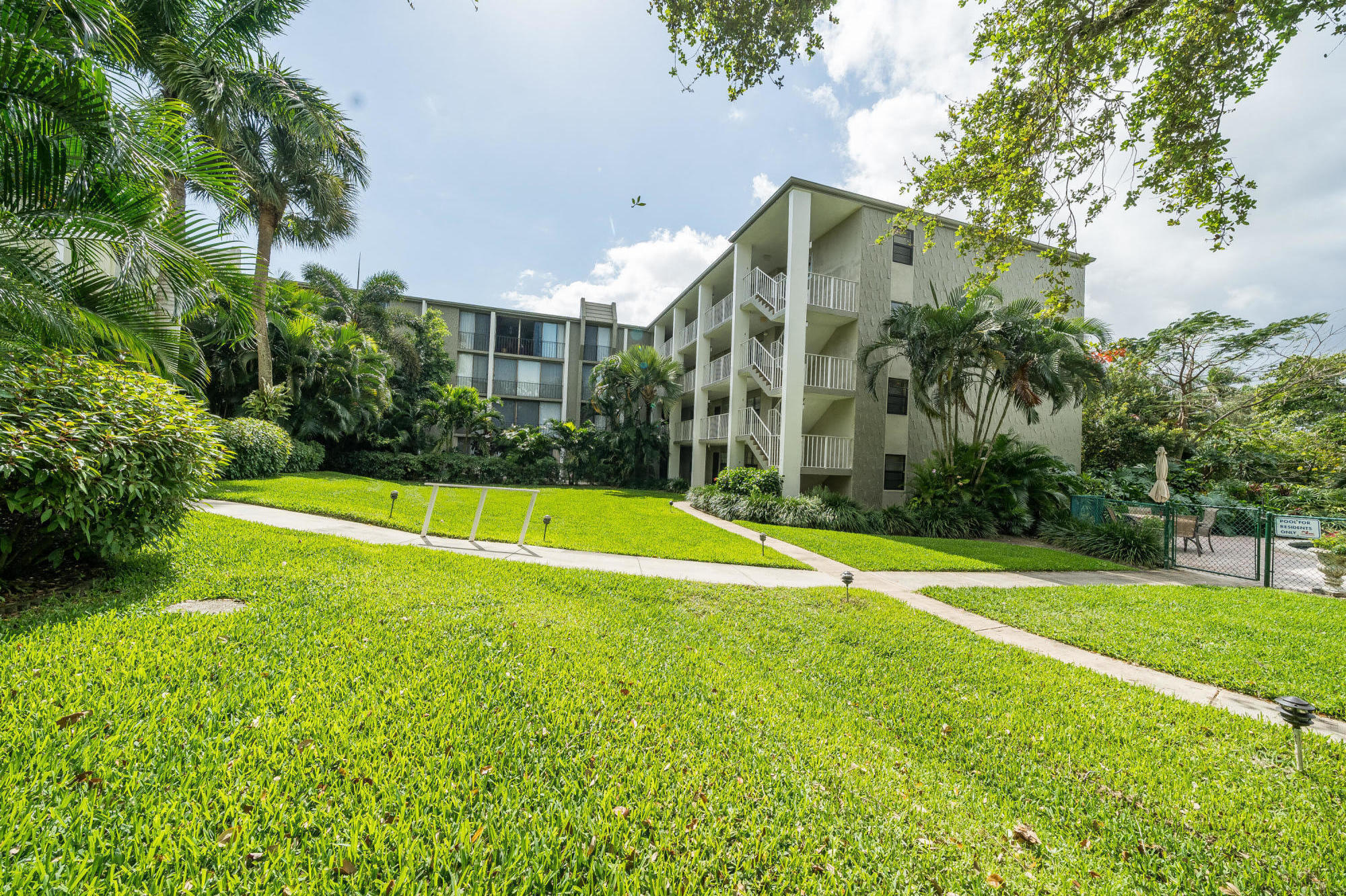 501 Southwest 11th Place, Unit 101 Boca Raton, FL 33432 - Photo 28 of 30 Front of the Building