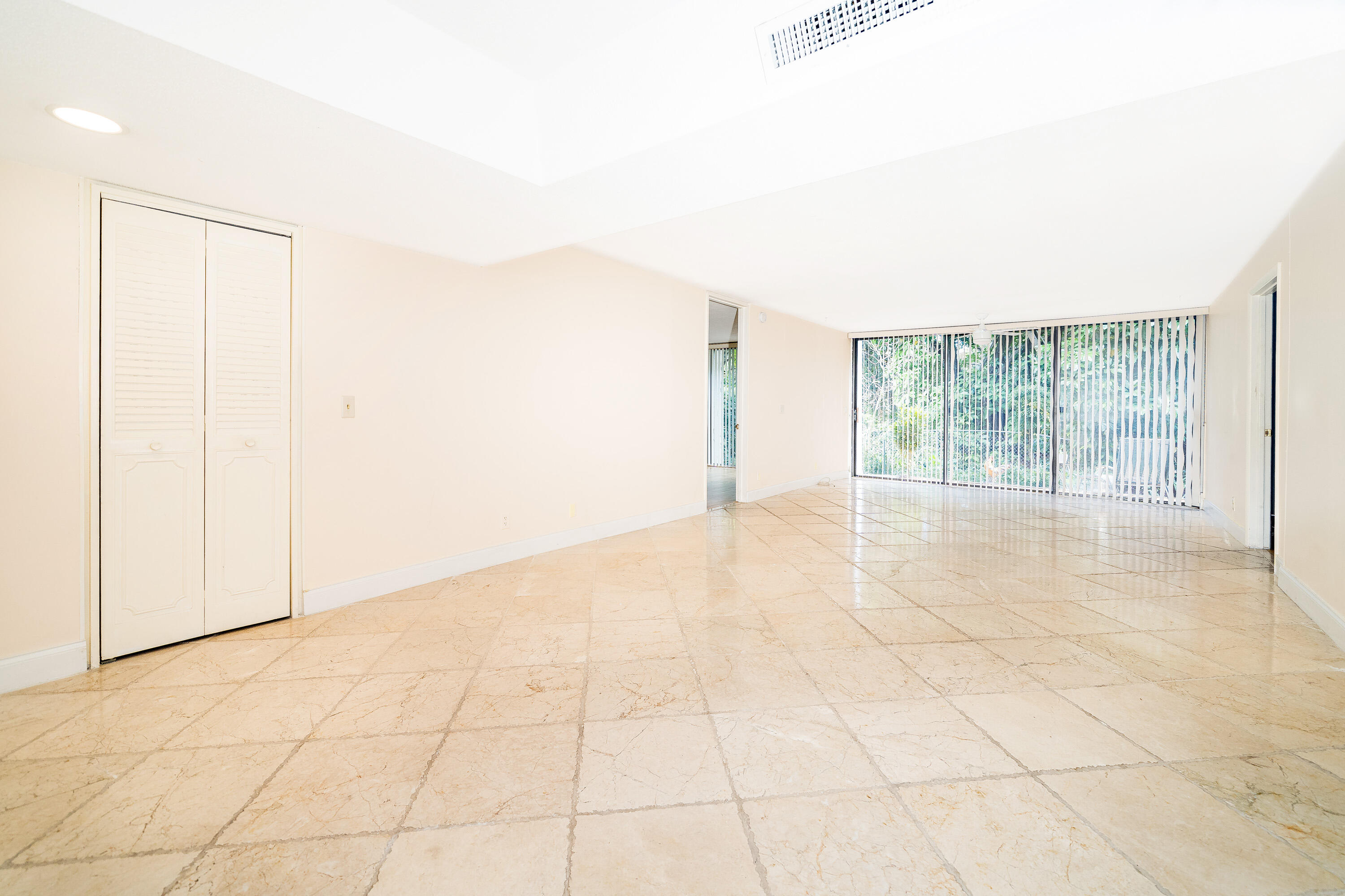 501 Southwest 11th Place, Unit 101 Boca Raton, FL 33432 - Photo 4 of 30 Living/Dinning