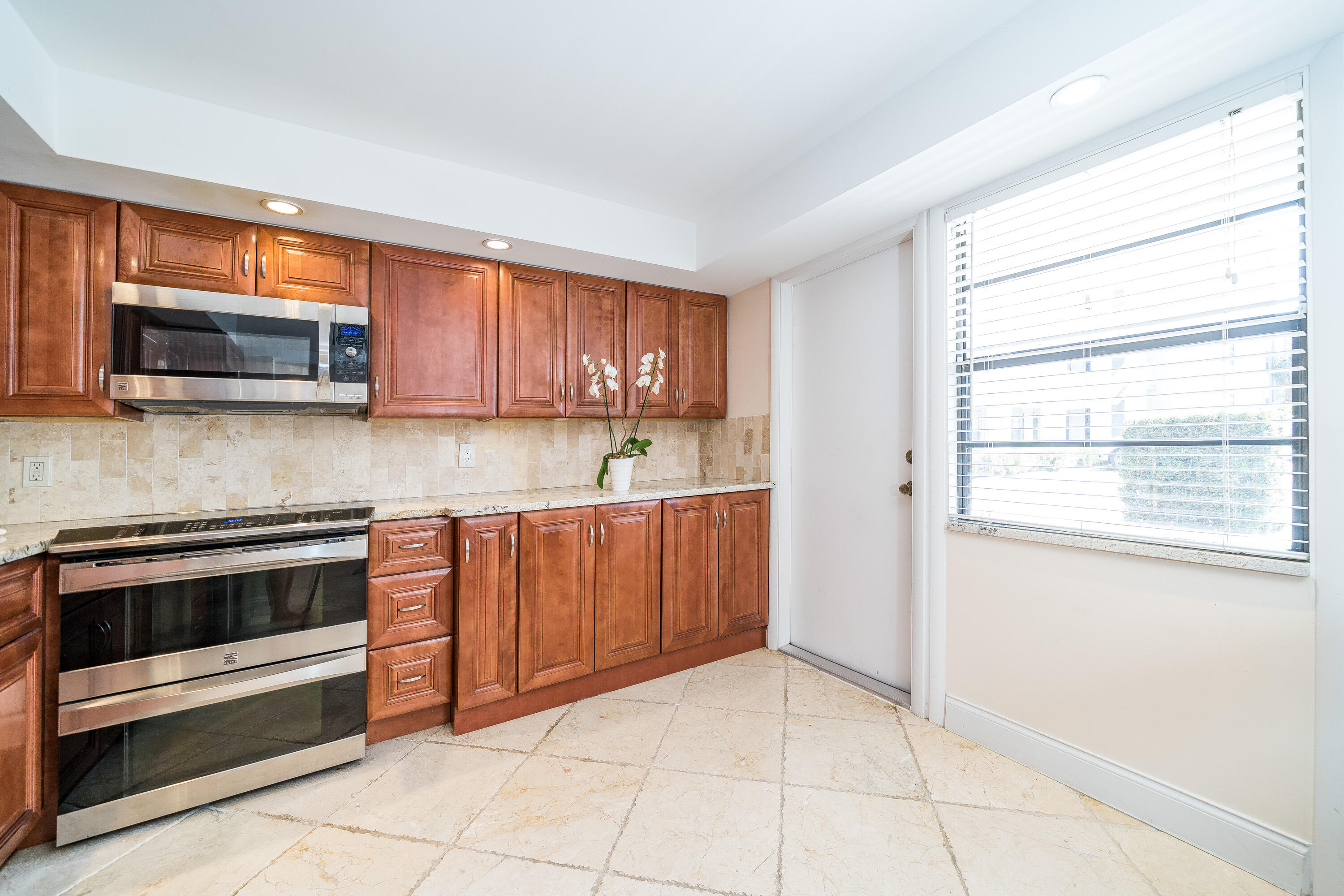 501 Southwest 11th Place, Unit 101 Boca Raton, FL 33432 - Photo 7 of 30 Kitchen