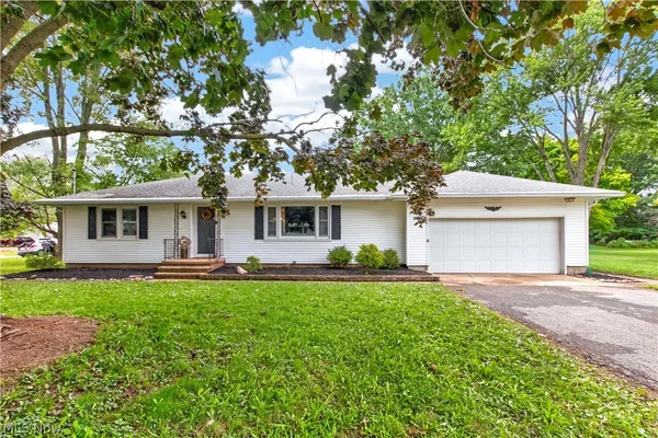 $224,900 | 39422 Chestnut Ridge Road, Elyria, OH 44035