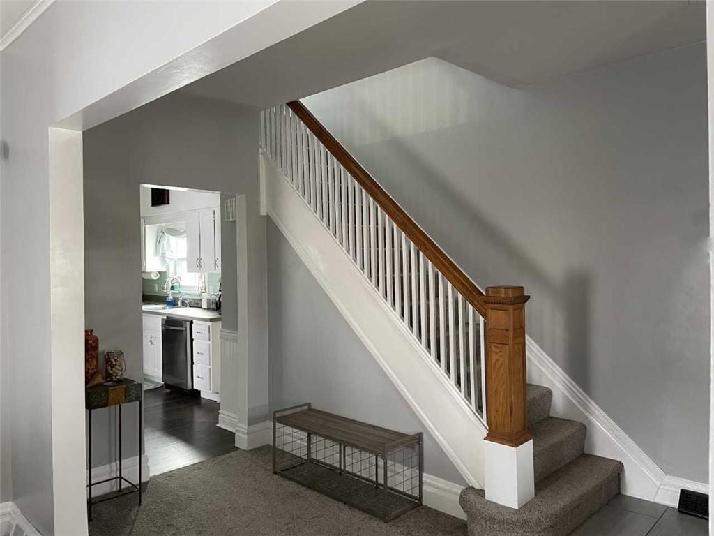 1621 Pulaski Road New Castle, PA 16105 - Photo 9 of 21