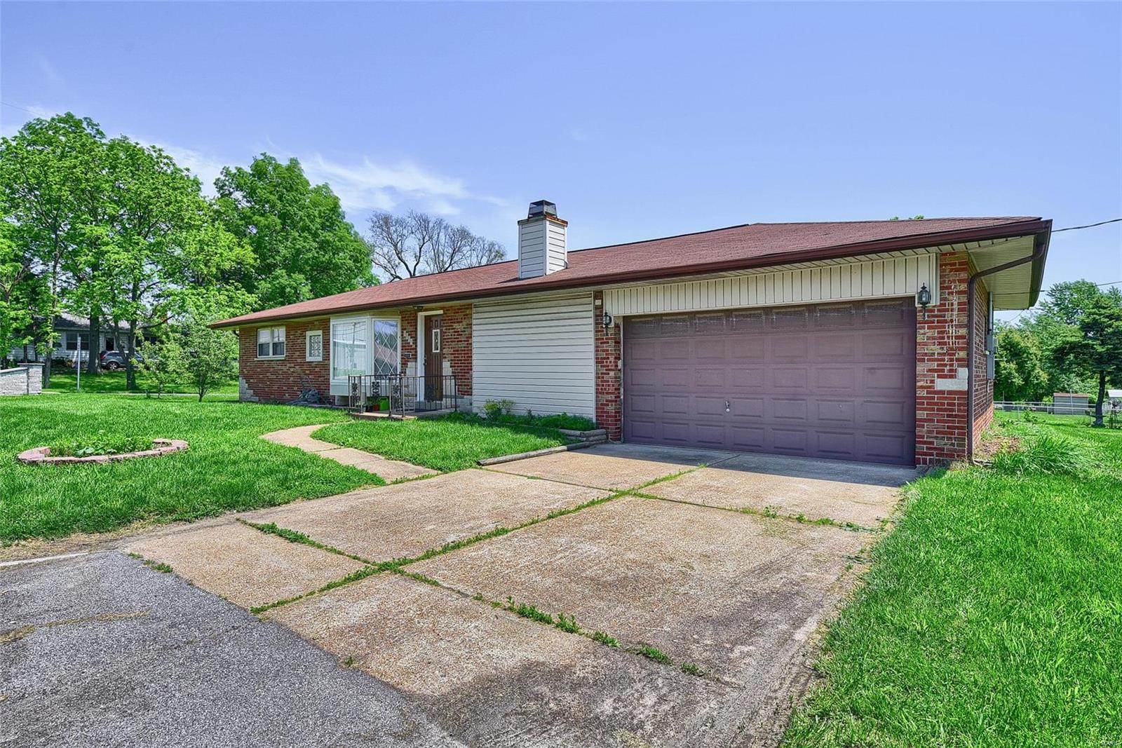 9860 MacKenzie Road St. Louis, MO 63123 - Photo 2 of 27