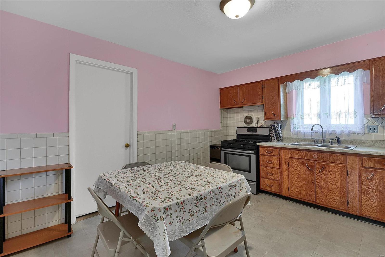 9860 MacKenzie Road St. Louis, MO 63123 - Photo 12 of 27