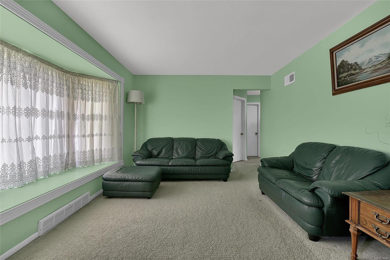 9860 MacKenzie Road St. Louis, MO 63123 - Photo 4 of 27