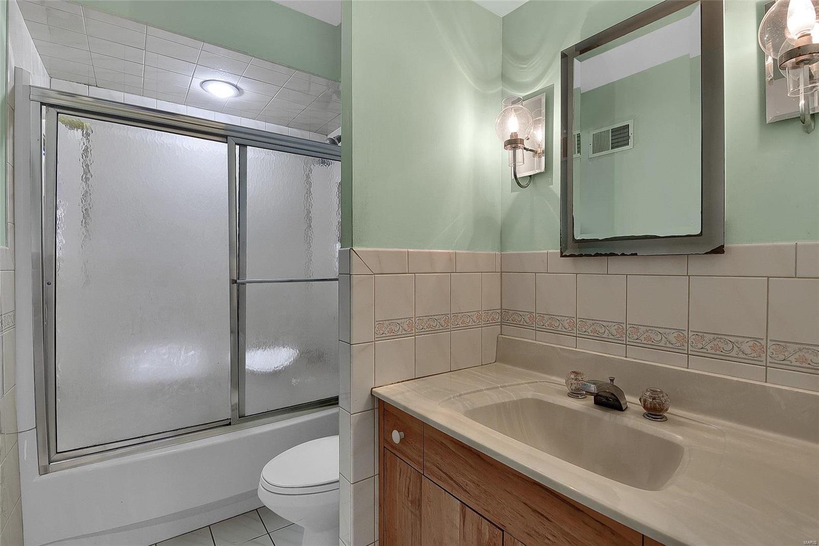 9860 MacKenzie Road St. Louis, MO 63123 - Photo 8 of 27