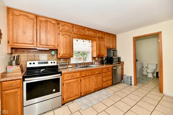 $250,000 | 4020 South Lynhurst Drive, Indianapolis, IN 46221