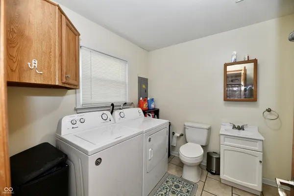 $250,000 | 4020 South Lynhurst Drive, Indianapolis, IN 46221