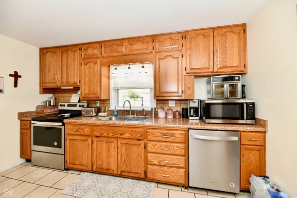 $250,000 | 4020 South Lynhurst Drive, Indianapolis, IN 46221