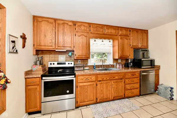 $250,000 | 4020 South Lynhurst Drive, Indianapolis, IN 46221