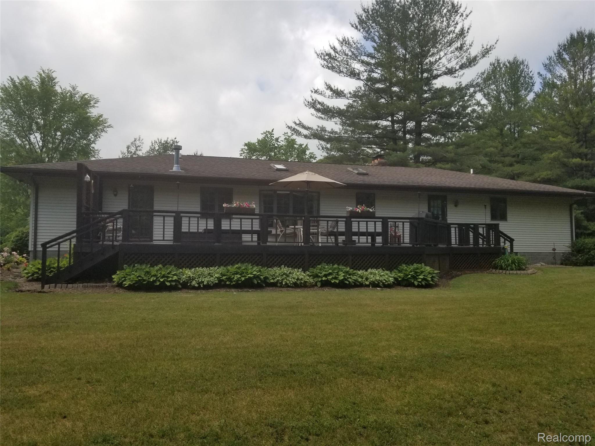 529 South Bartlett Road St. Clair, MI 48079 - Photo 10 of 56 20200623_130509.jpg