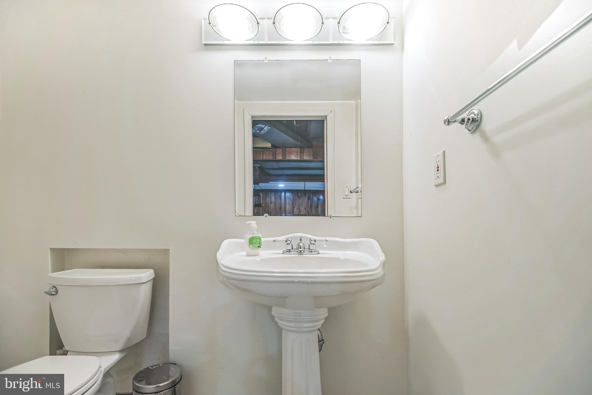 104 Johns Road Cheltenham, PA 19012 - Photo 23 of 28 Half Bath