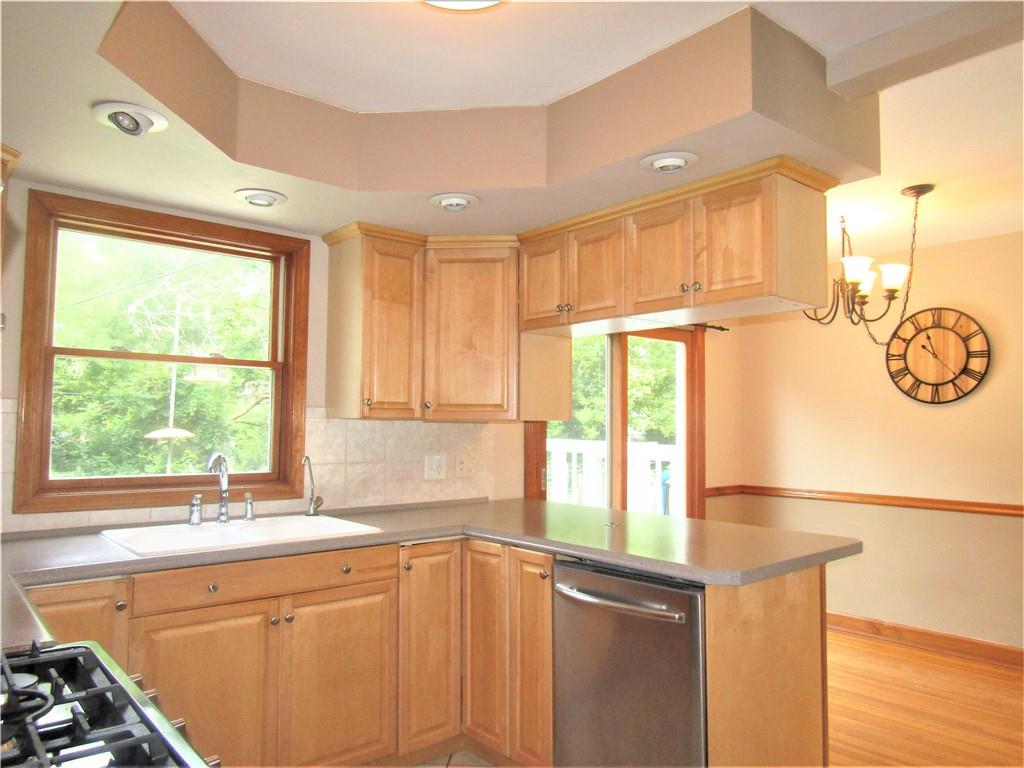 6402 Maple Drive Indianapolis, IN 46220 - Photo 12 of 38