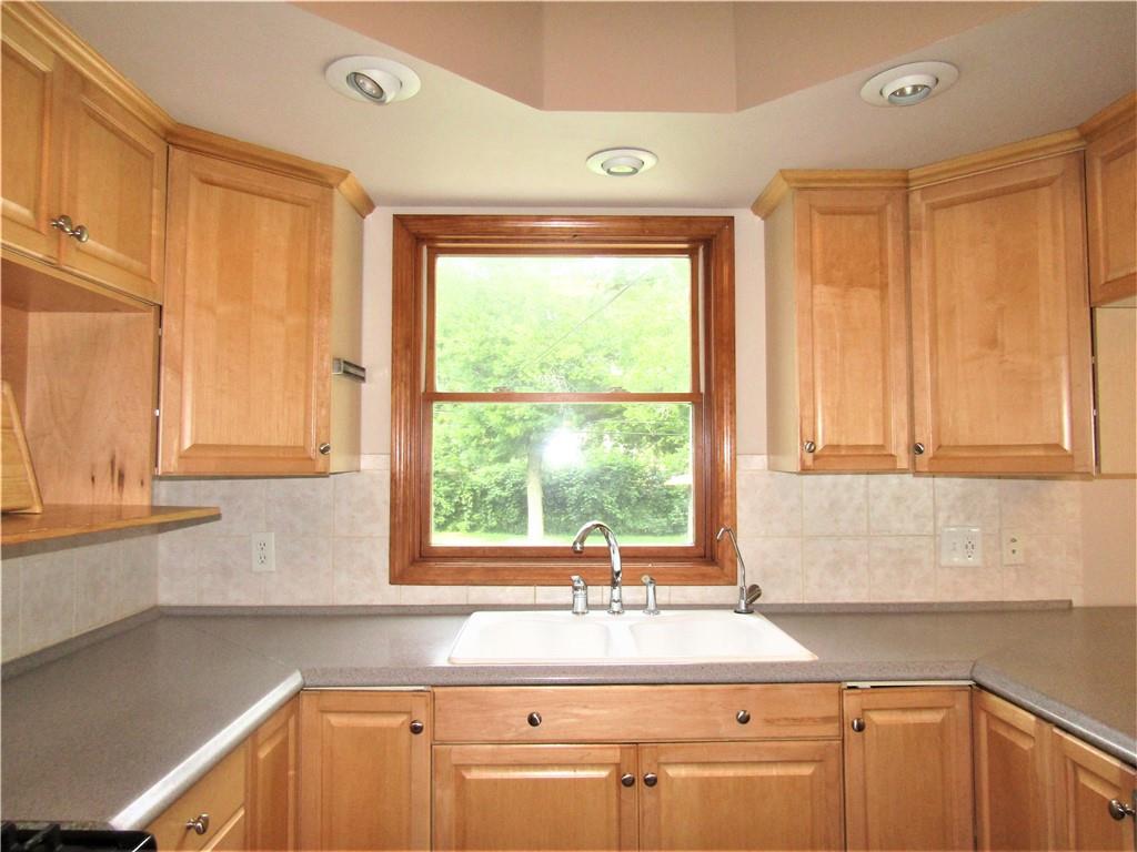 6402 Maple Drive Indianapolis, IN 46220 - Photo 10 of 38