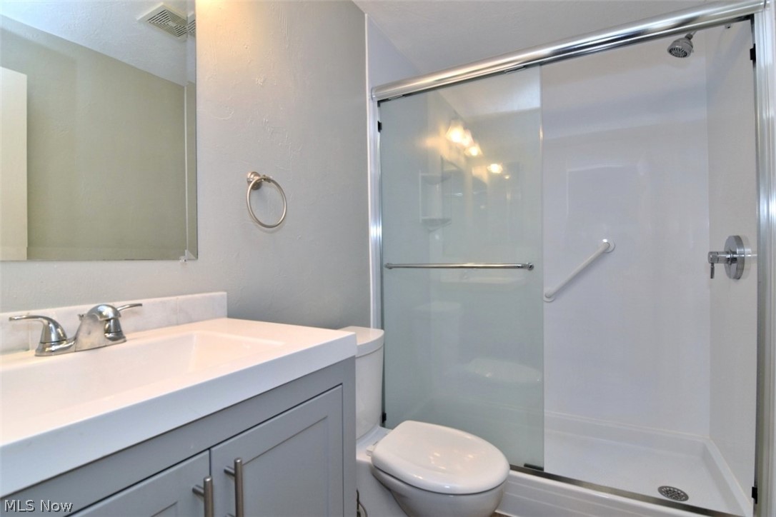 6419 Longridge Road Cleveland, OH 44124 - Photo 24 of 38