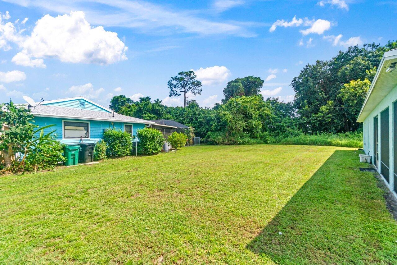 2125 Southeast Shipping Road Port St. Lucie, FL 34952 - Photo 26 of 37 Back yard