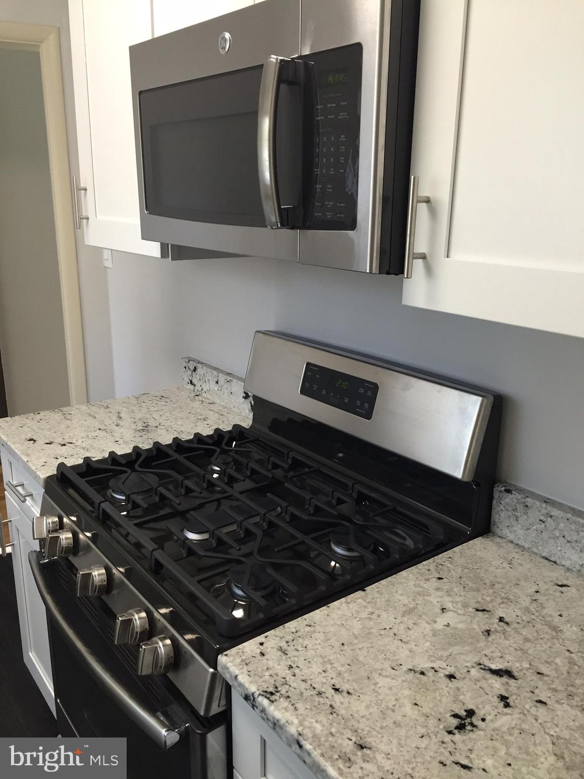 5354 Pooks Hill Road, Unit 302 Bethesda, MD 20814 - Photo 8 of 20 New Microwave