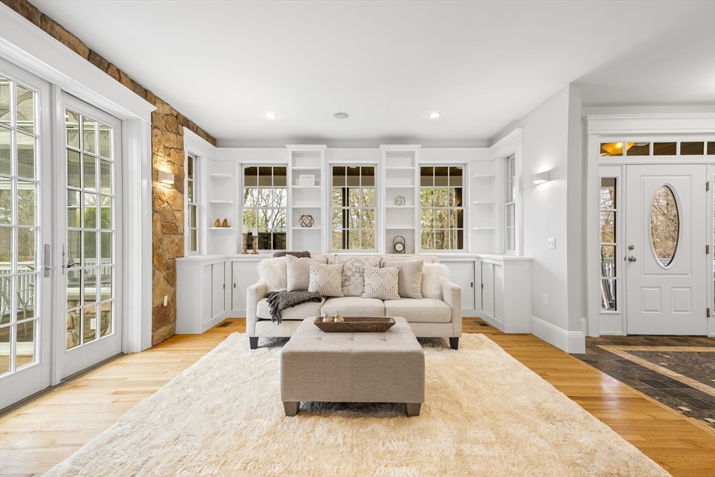 215 John Mowry Road Smithfield, RI 02917 - Photo 6 of 42 Gallery Image 6