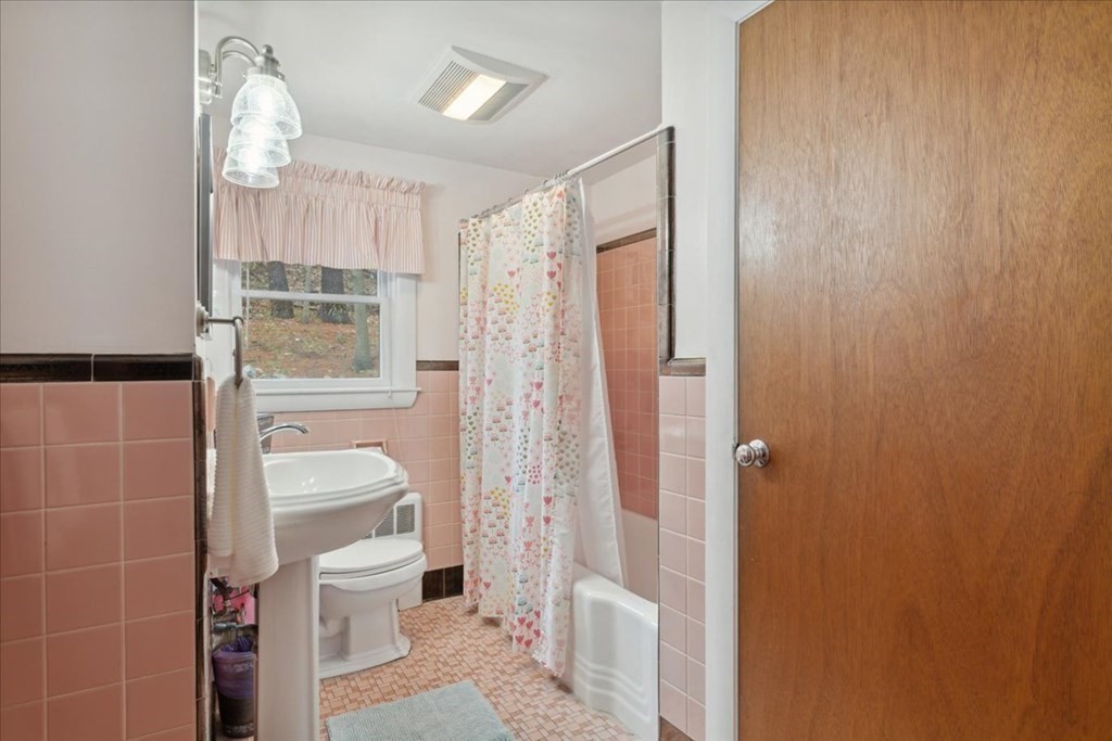126 Standish Road Lynn, MA 01904 - Photo 20 of 42 Gallery Image 20