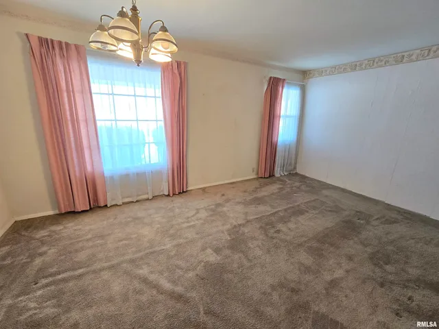 $155,900 | 405 Westhaven Drive, Centralia, IL 62801