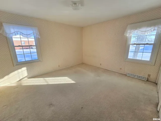 $155,900 | 405 Westhaven Drive, Centralia, IL 62801