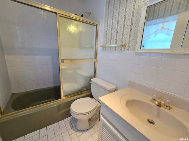 $155,900 | 405 Westhaven Drive, Centralia, IL 62801