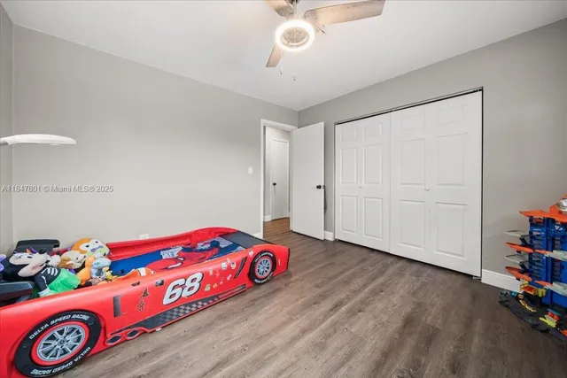 a bedroom with a bed and a dresser in it