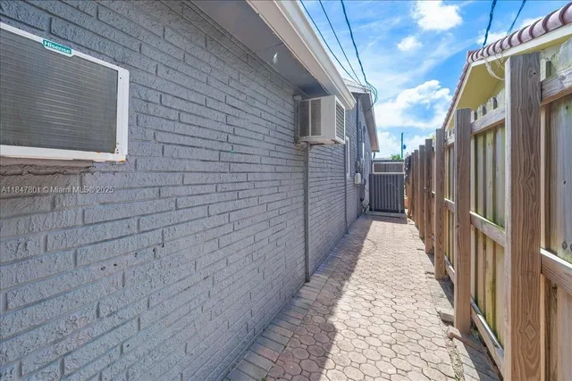 a view of a pathway with a house