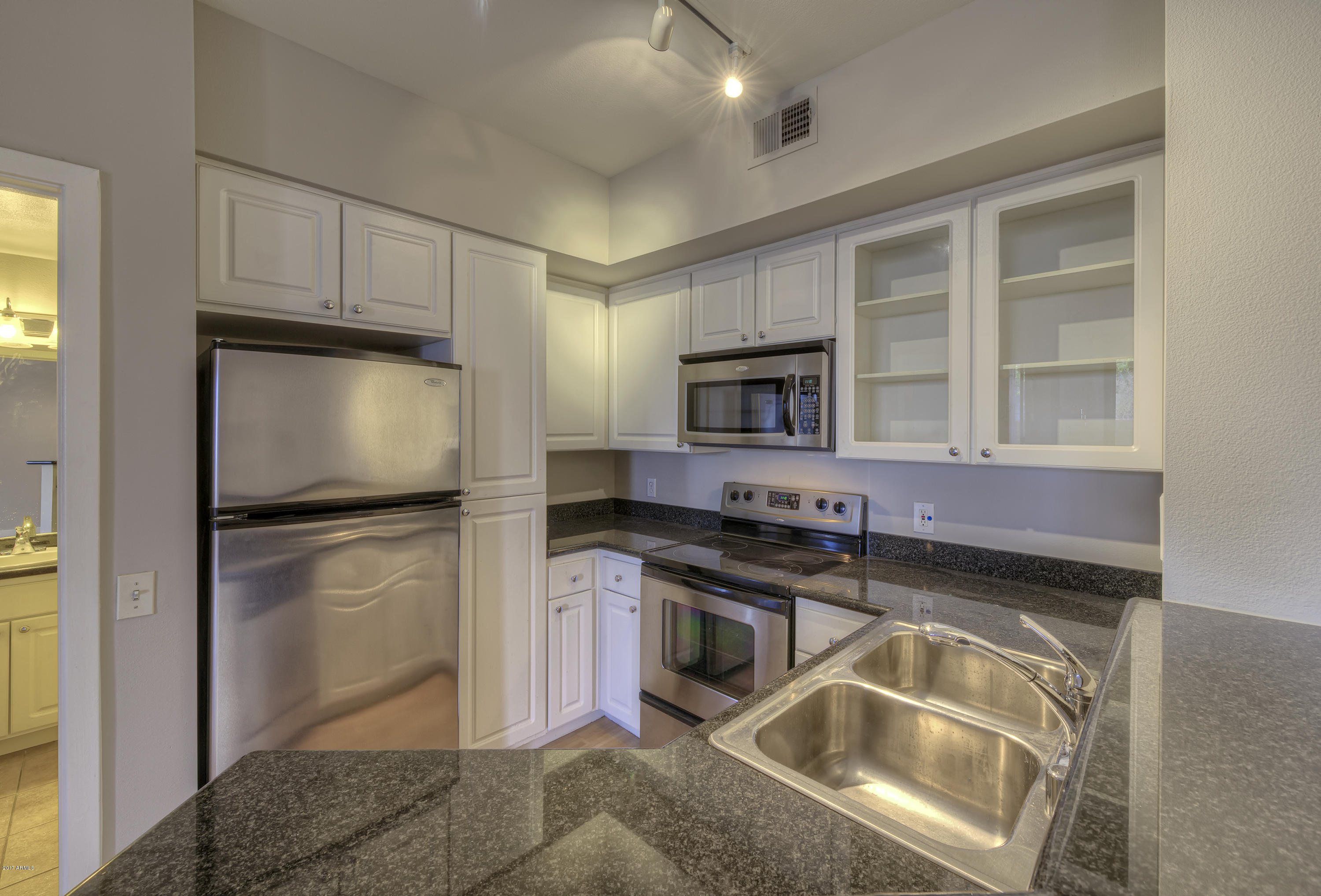 3633 North 3rd Avenue, Unit 1004 Phoenix, AZ 85013 - Photo 2 of 18 Kitchen
